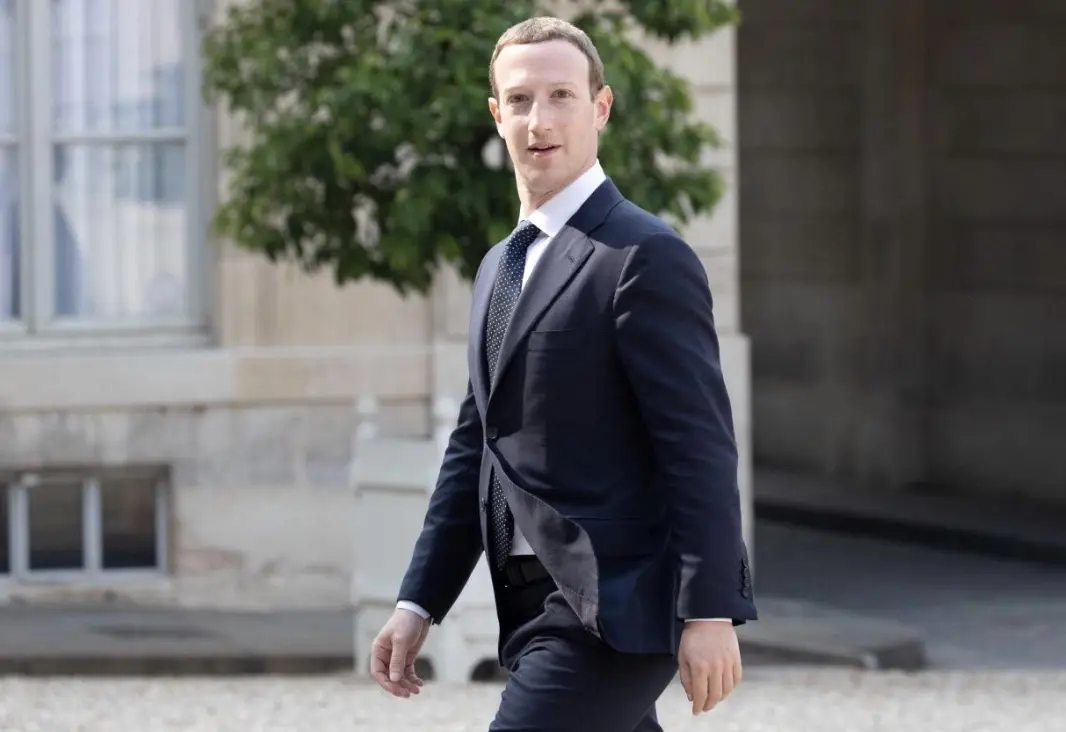 Mark Zuckerberg est à l’Elysée pour discuter de la régulation d’Internet