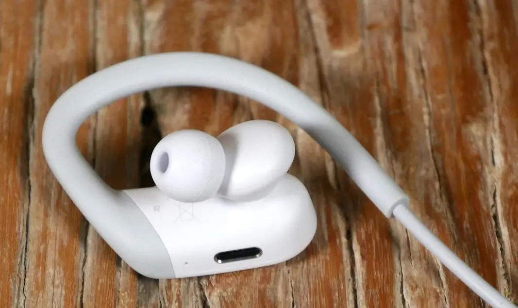 Test express des Powerbeats : Apple améliore ses écouteurs Bluetooth pour les sportifs