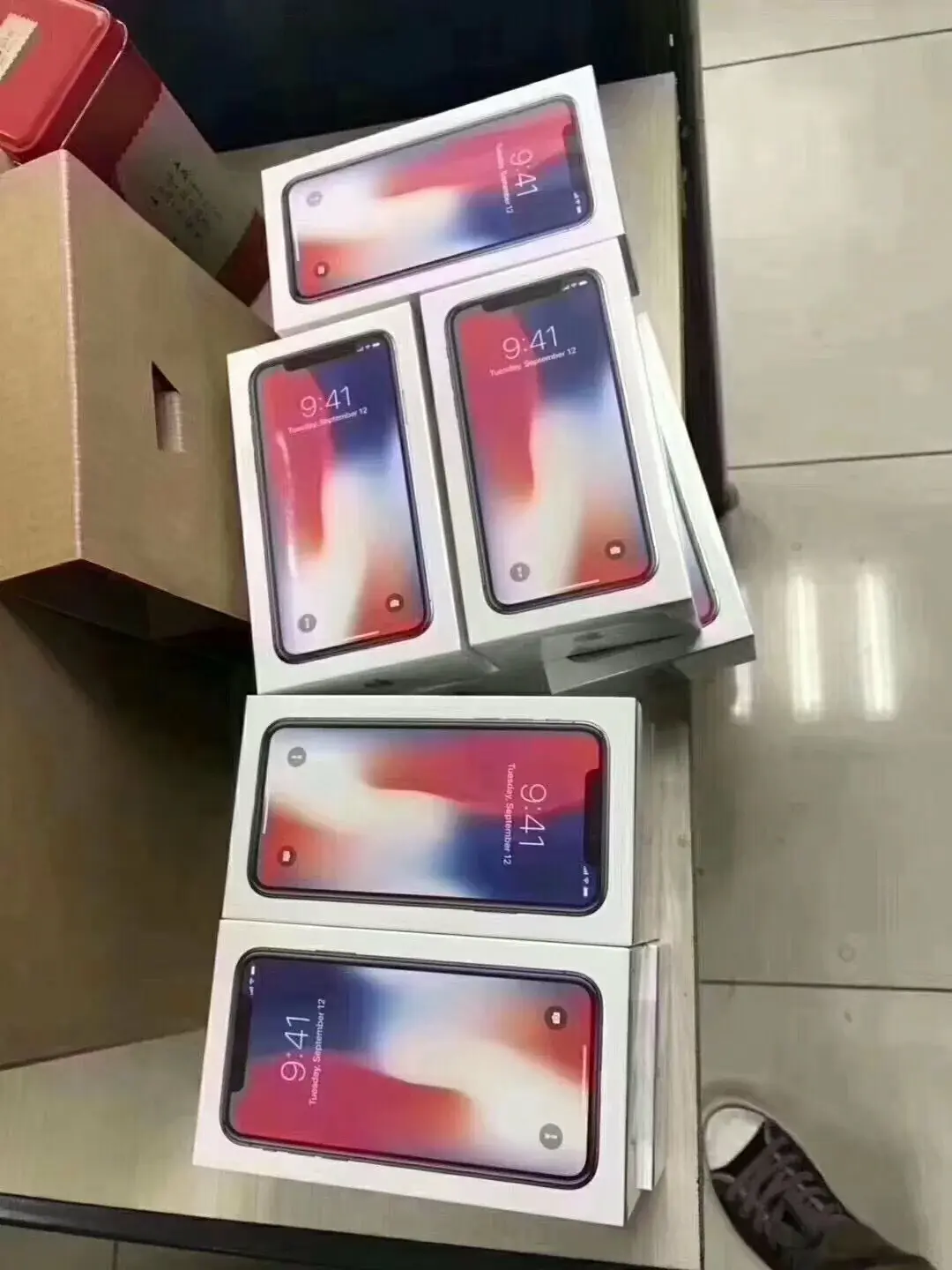 L'image du jour : et voici les boites (pleines) d'iPhone X !