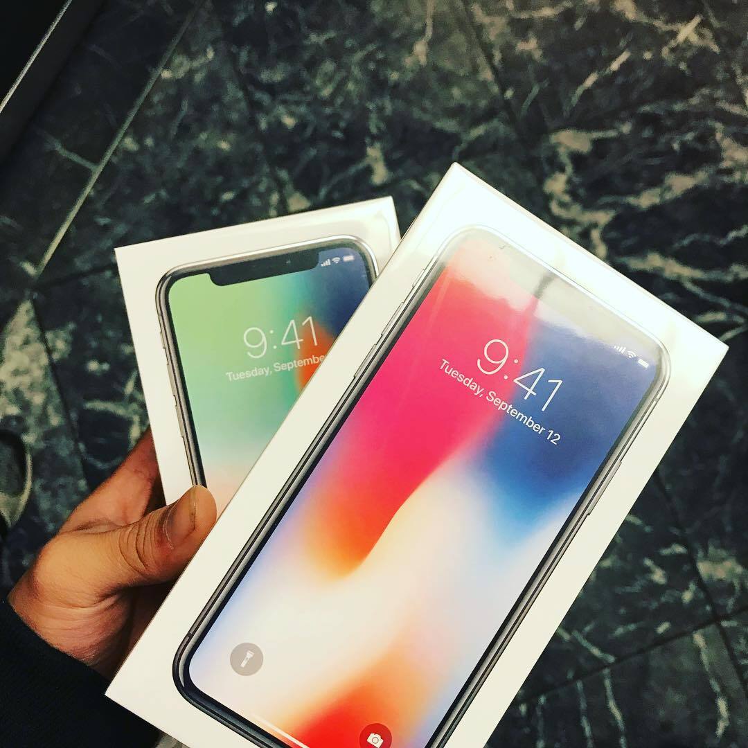 Les Apple Store ont ouvert leurs portes et les premiers iPhone X sont déjà partis...