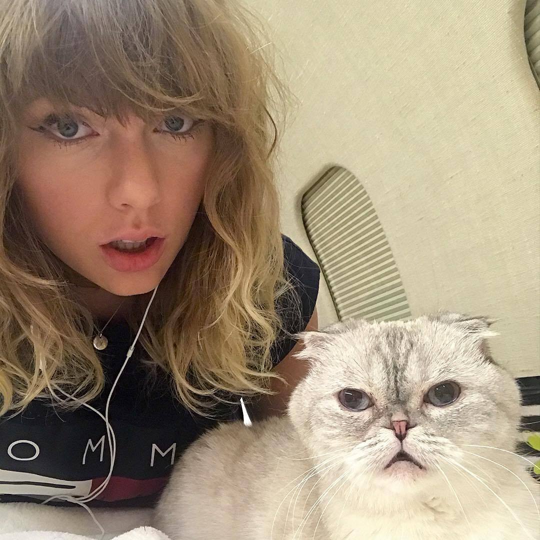 People : Camila Mendes, Taylor Swift, Emily Ratajkowski, Miranda Kerr, Drake