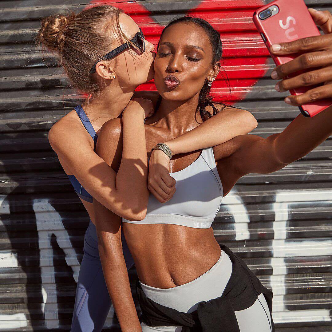 People : Nina Dobrev, Bella Hadid, Kanye West, Boz (Emily est en honeymoon)