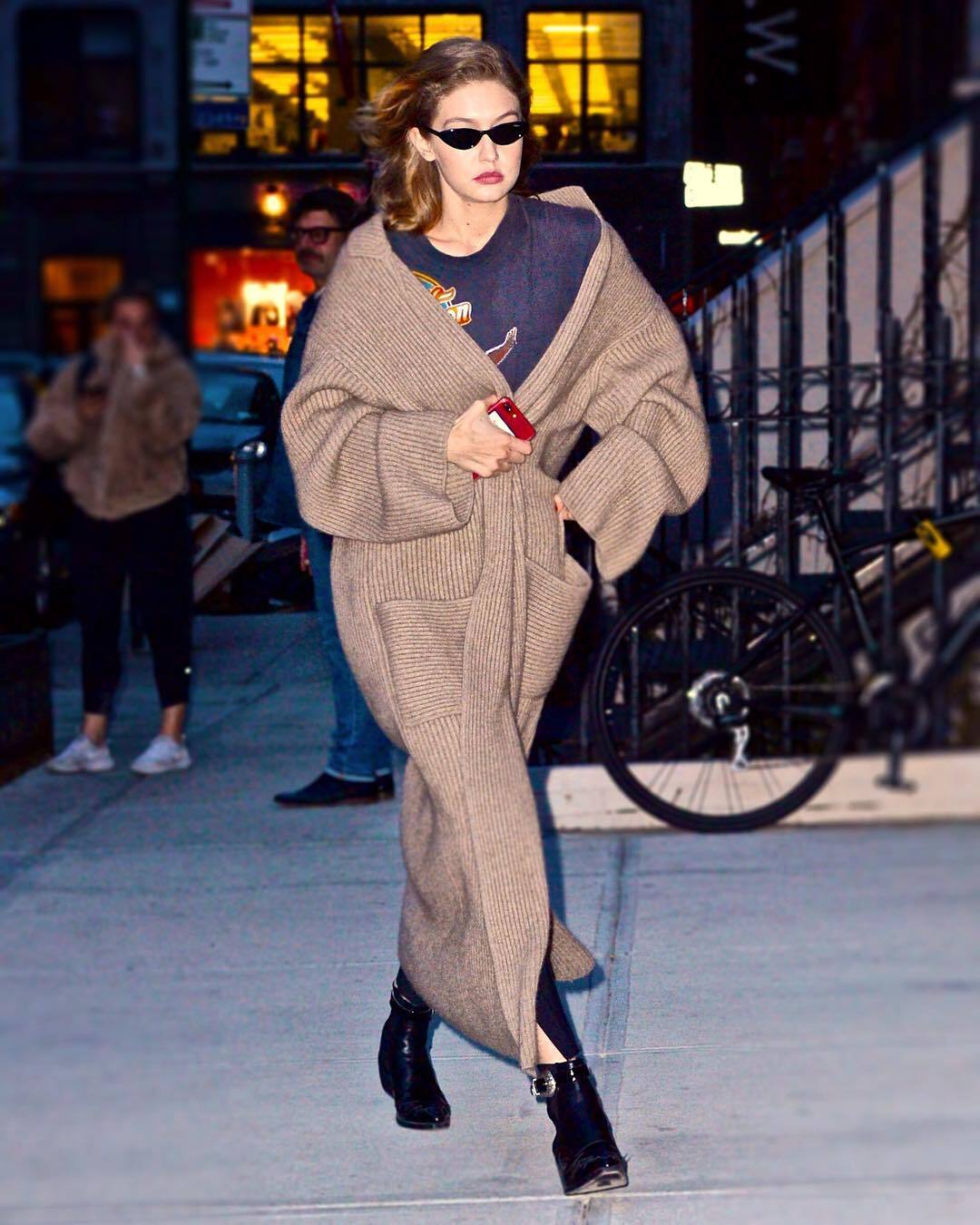 People : Cindy Crawford, Emily Ratjkowski, Gigi Hadid, Justin Bieber