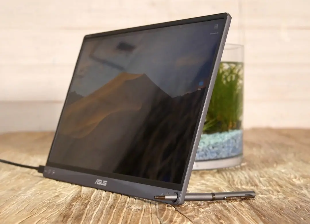 Test express Asus MB16AP : un moniteur USB-C 15" design, avec batterie intégrée