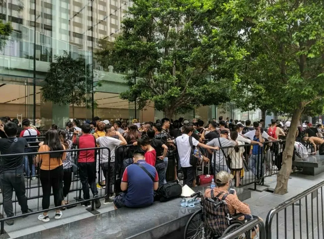 Avec l'iPhone 11, les files d'attente reviennent devant les Apple Stores [Photos]