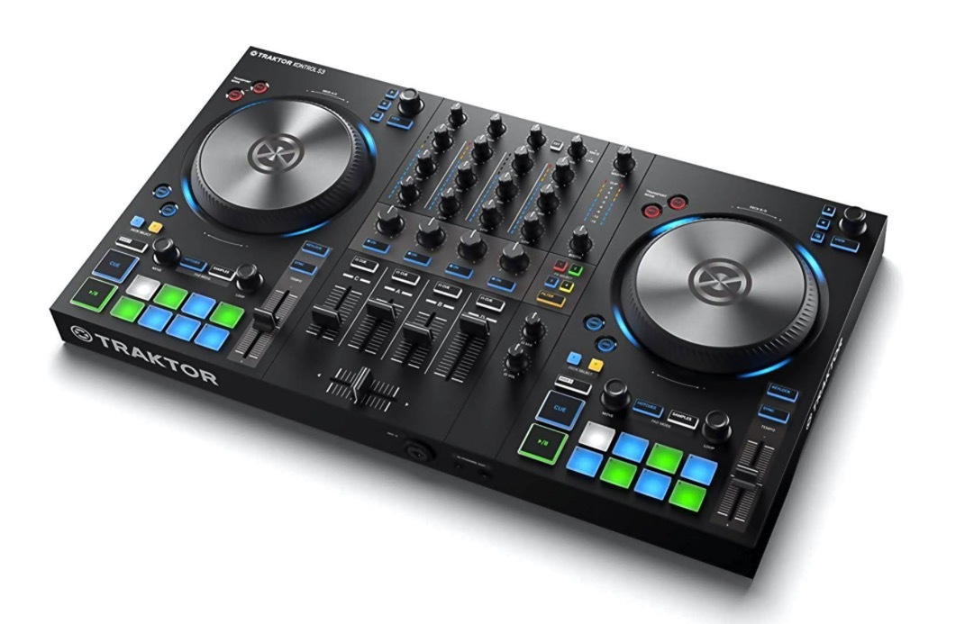 Traktor Kontrol S3 : le contrôleur DJ à 4 canaux est disponible à 579 euros