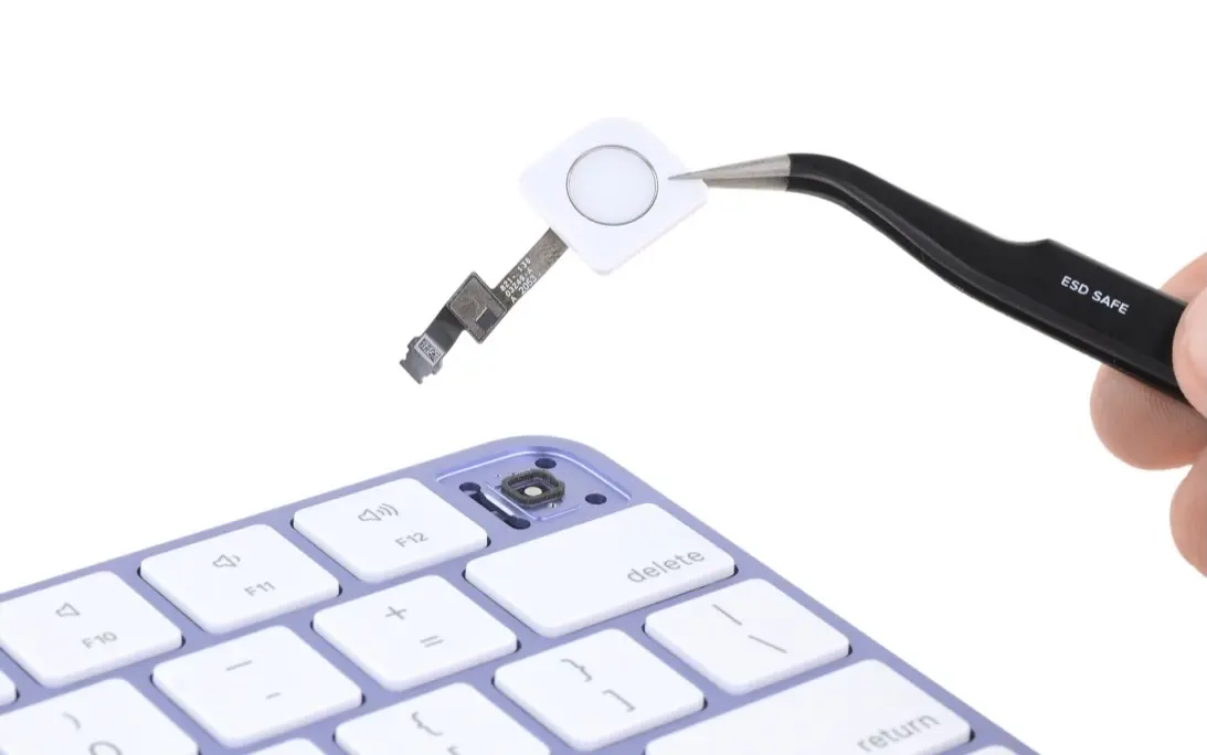 iFixit boucle son démontage d'un iMac M1 à la réparabilité toute relative