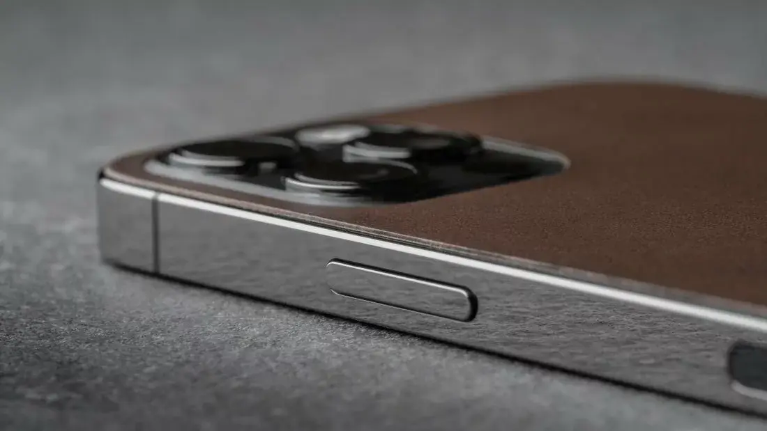 Nomad : une nouvelle protection en verre et une skin en cuir pour l'iPhone 12