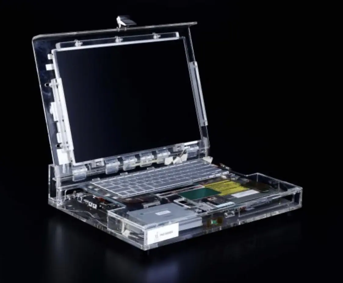 Un prototype de Powerbook G4 vendu aux enchères (à 200 000€ ?!)