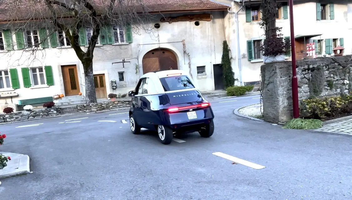 Essai Microlino : la petite voiture électrique trop mignonne, taillée pour la ville !