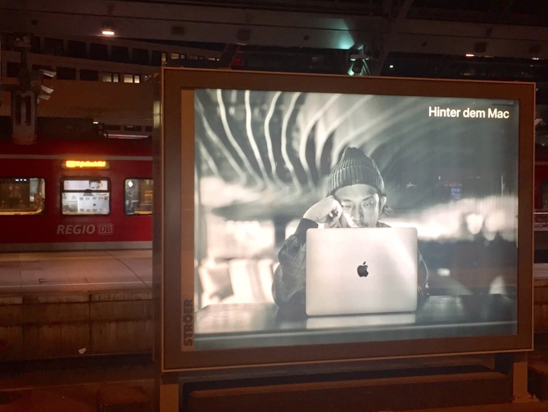 L'image du jour : la campagne "Behind the Mac" s'expose à la gare de Cologne