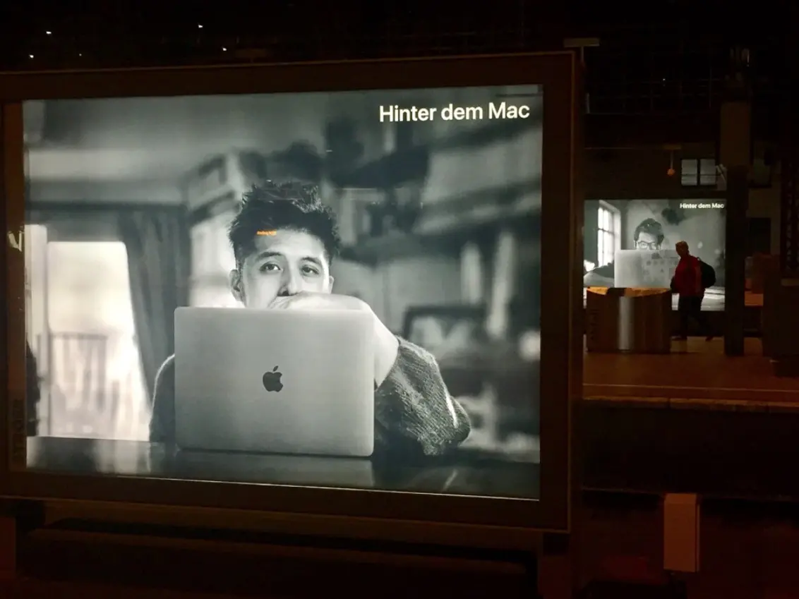 L'image du jour : la campagne "Behind the Mac" s'expose à la gare de Cologne