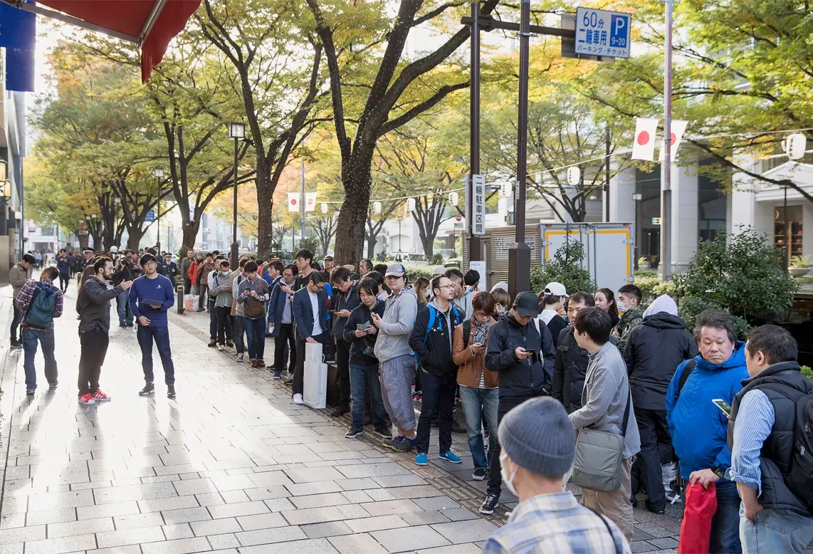 iPhone X : la foule, les sourires des clients et les Animojis (photos)