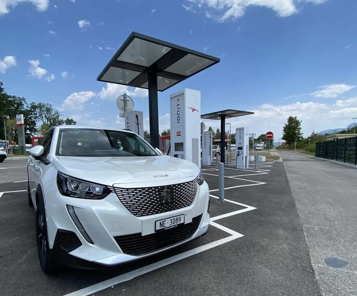 VE : PSA va enfin intégrer des grosses batteries dans ses voitures électriques