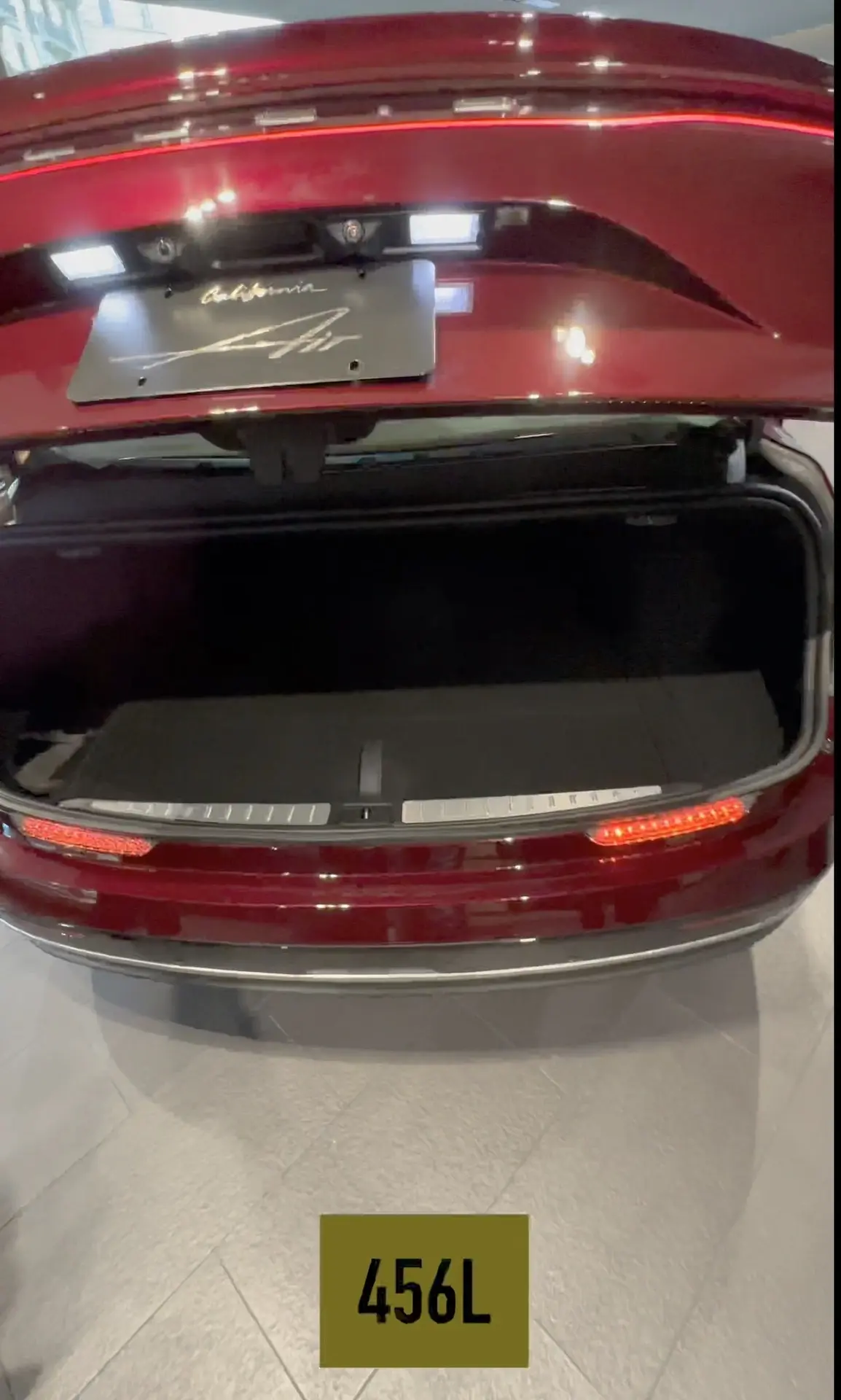 Coup d'oeil sur la Lucid Air (vidéo à Genève) concurrente de la Tesla Model S