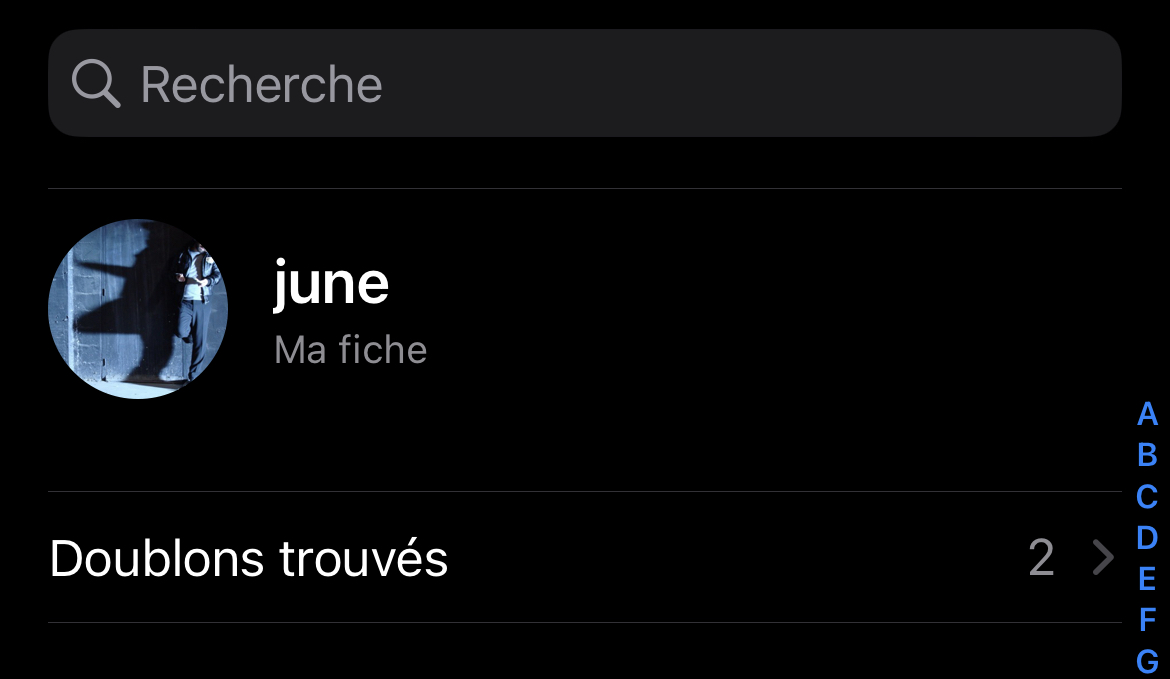 iOS 16 recherche aussi les doublons dans les contacts