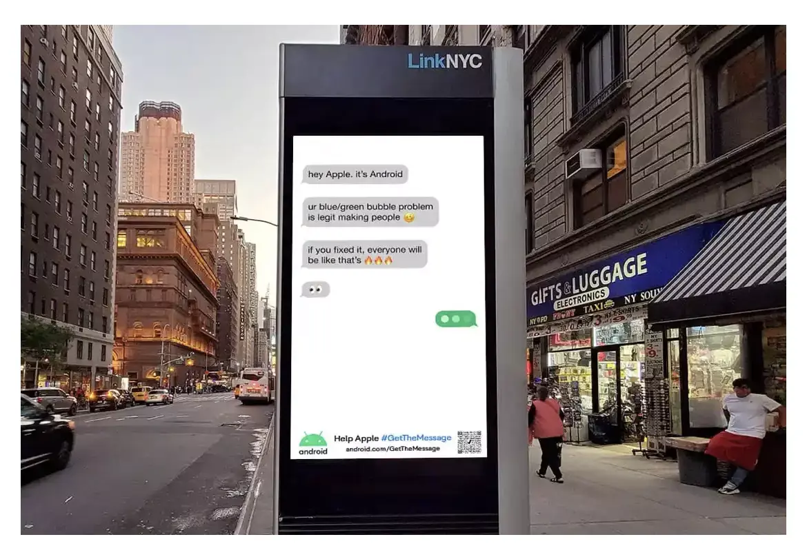 Google s'offre des pubs grand format à New York pour le RCS (avec l'iPhone pour cible)