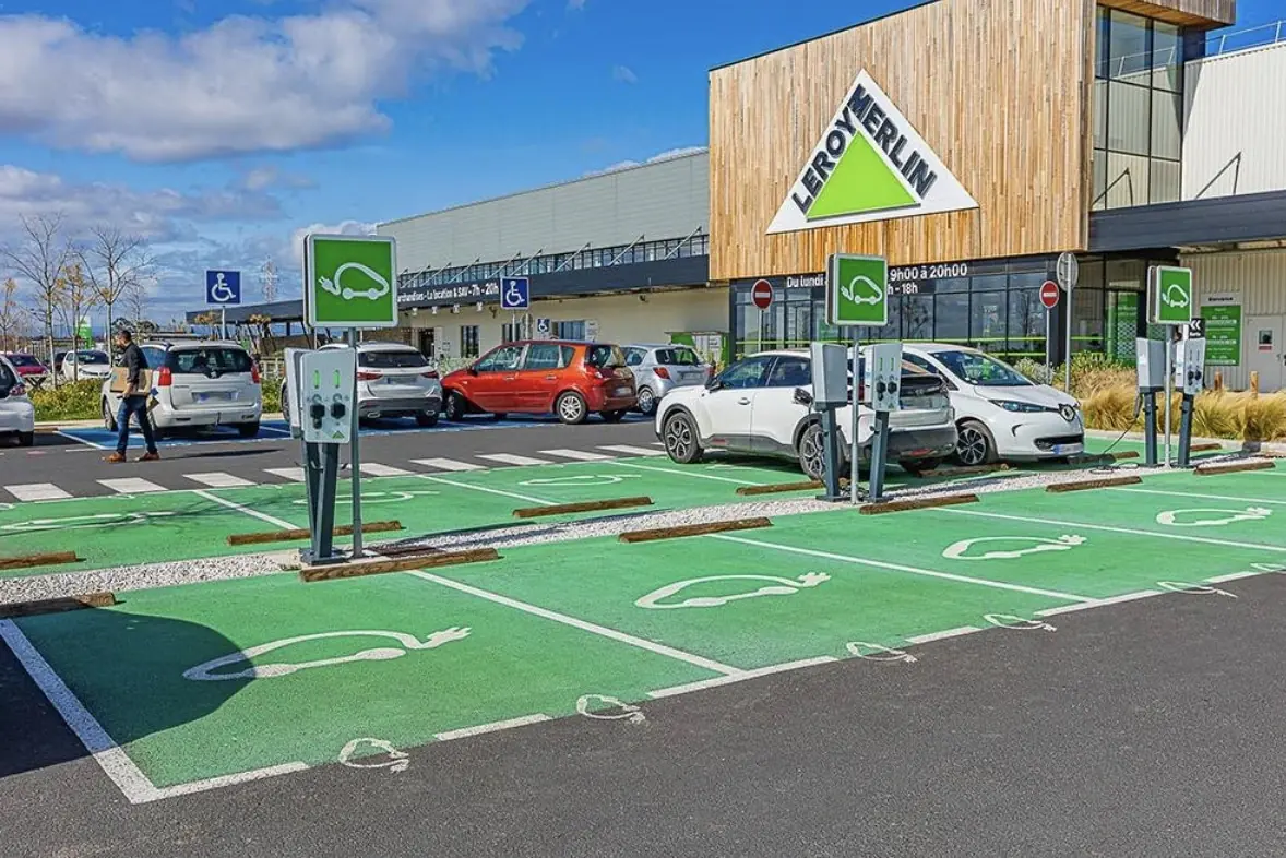 Driveco va installer plus de 70 stations de recharge chez Brico D&eacute;p&ocirc;t et Castorama