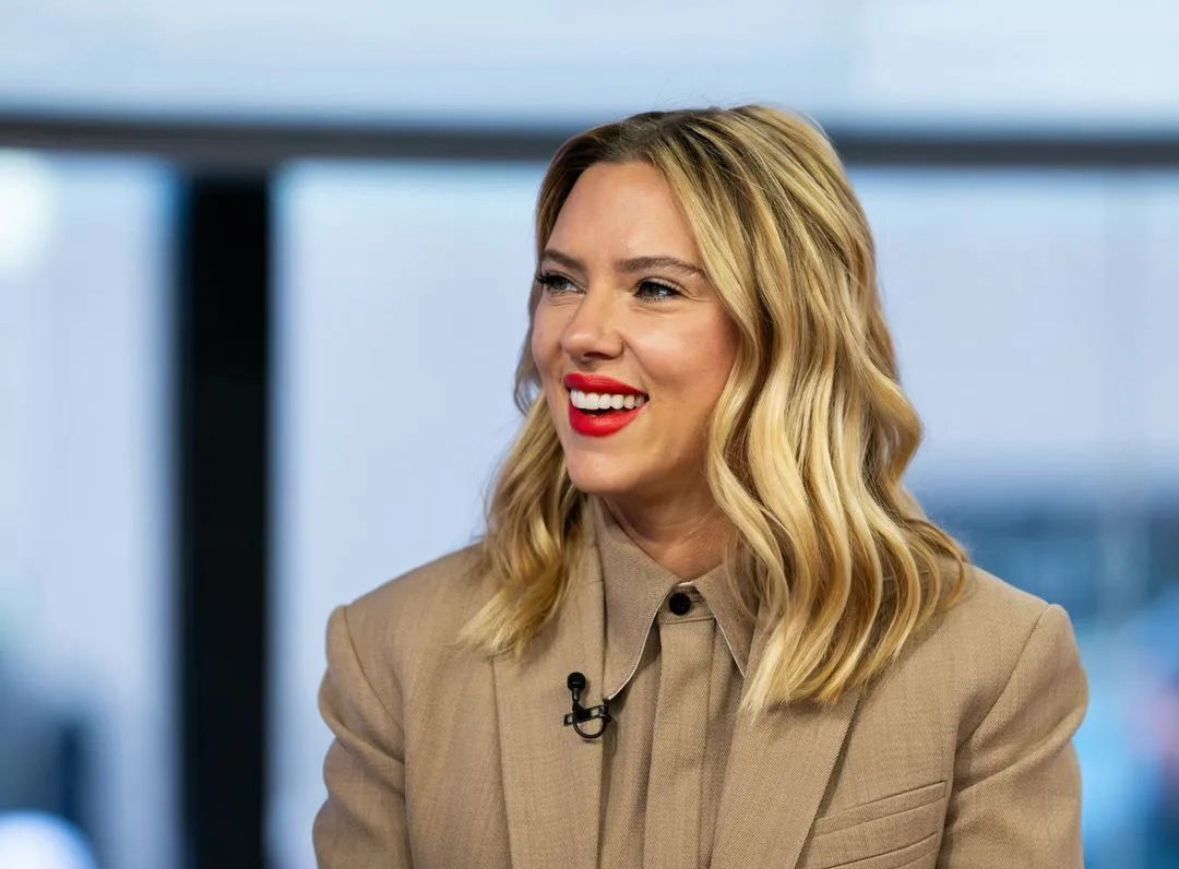 Scarlett Johansson Attaque OpenAI Pour Avoir Donné Sa Voix à ChatGPT