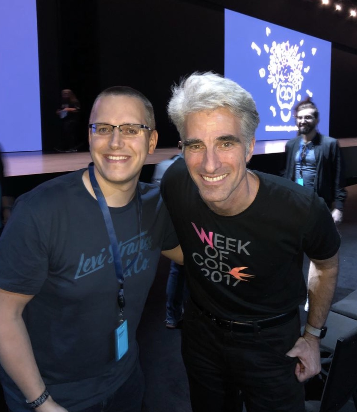 #WWDC : des stickers collector, Craig en rockstar, et des frenchies en plein Yoga