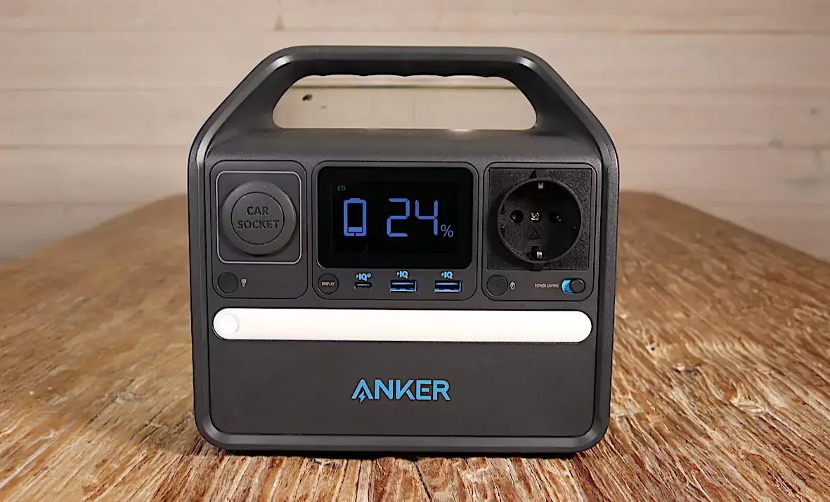 Test Anker 521 : une batterie externe avec prise 220V, allume-cigare, éclairage et USB