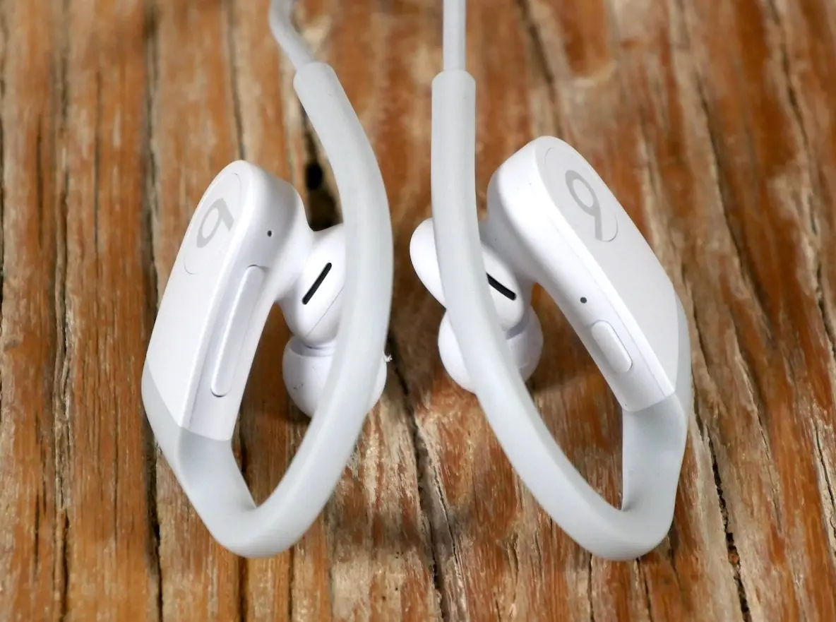 Test express des Powerbeats : Apple améliore ses écouteurs Bluetooth pour les sportifs