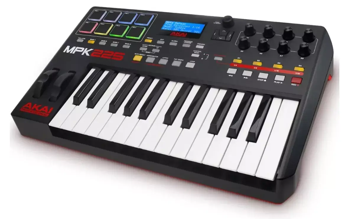 Promos : paire d'enceintes monitoring PreSonus Eris E3.5 à 82€, clavier MIDI Akai USB dès 39€, Bluetooth à 55€