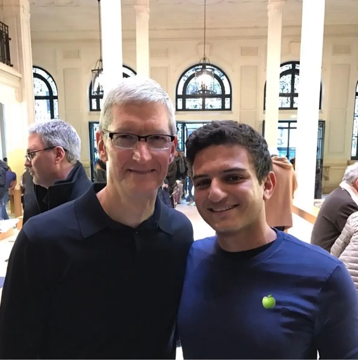 Tim Cook en France : et maintenant à l'Apple Store Opéra !