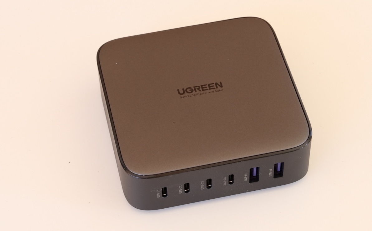 Petit test du chargeur UGreen 200W (6 ports) : peut-il remplacer ceux d'Apple ?