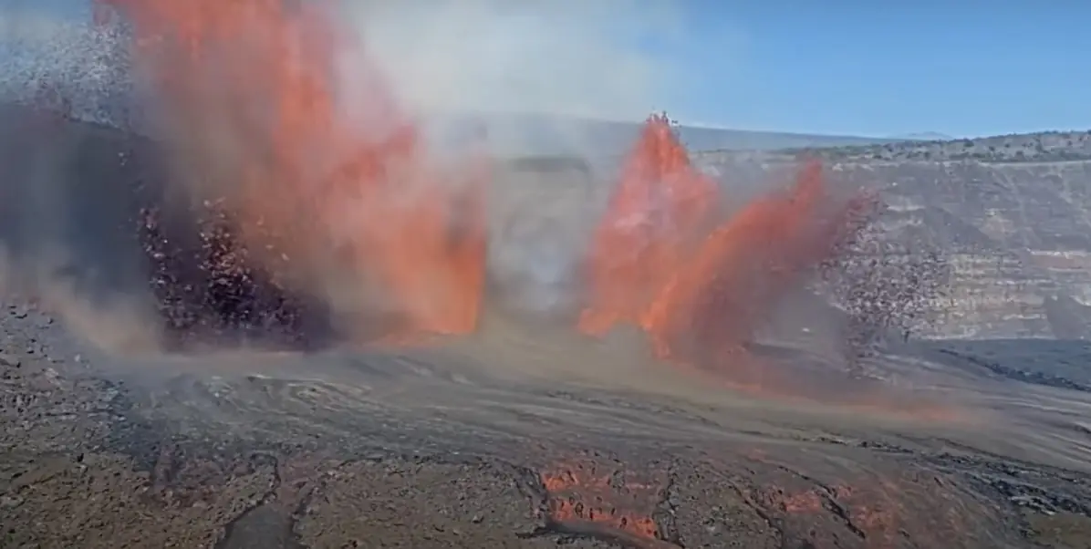 Les triples fontaines de lave, un phénomène rare