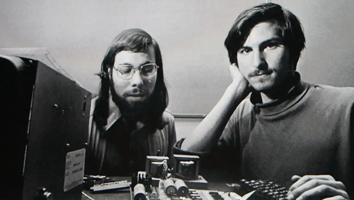 Que pr&eacute;pare donc Apple pour ses 50 ans&nbsp;?