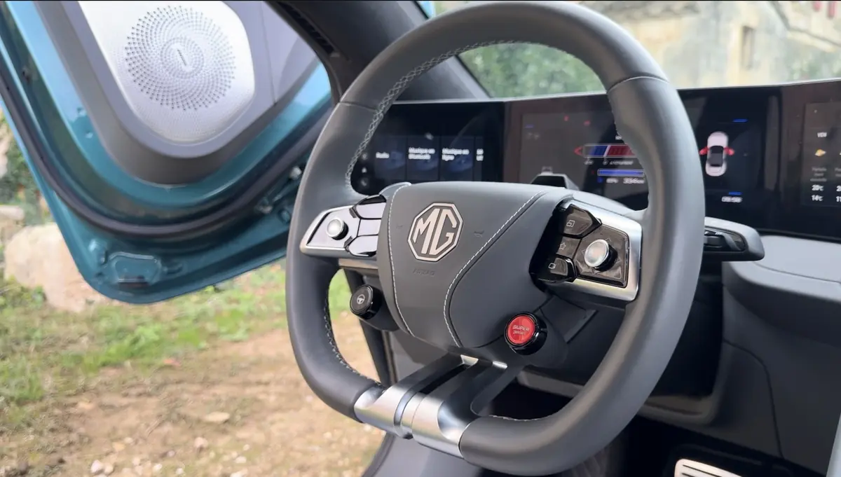 Essai MG Cyberster Propulsion&nbsp;: un cabrio de 340 ch avec 0 malus et 100% fun&nbsp;!
