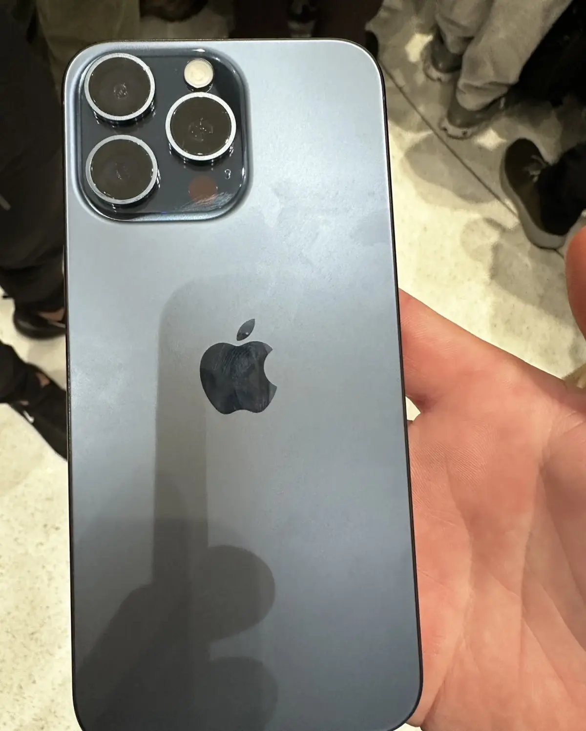 Les premières photos de l'iPhone 15 Pro en titane et du port USB C