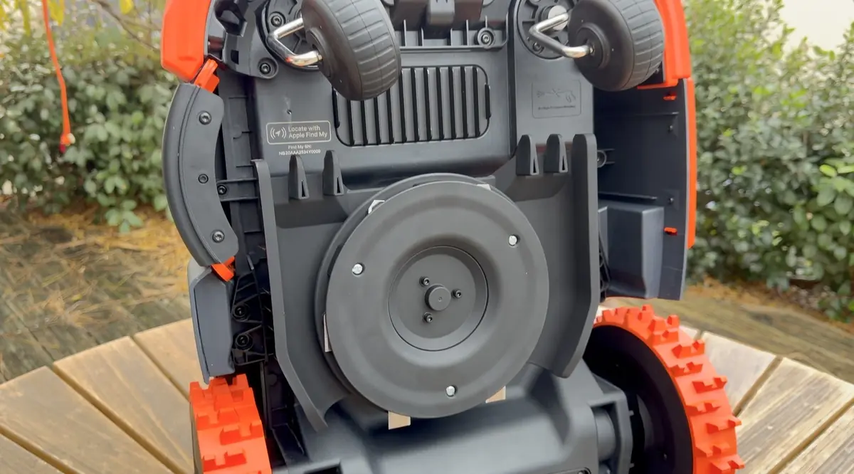Test Navimow H206&nbsp;: un robot-tondeuse avec LIDAR et AirTag int&eacute;gr&eacute;s pour les grands jardins&nbsp;!
