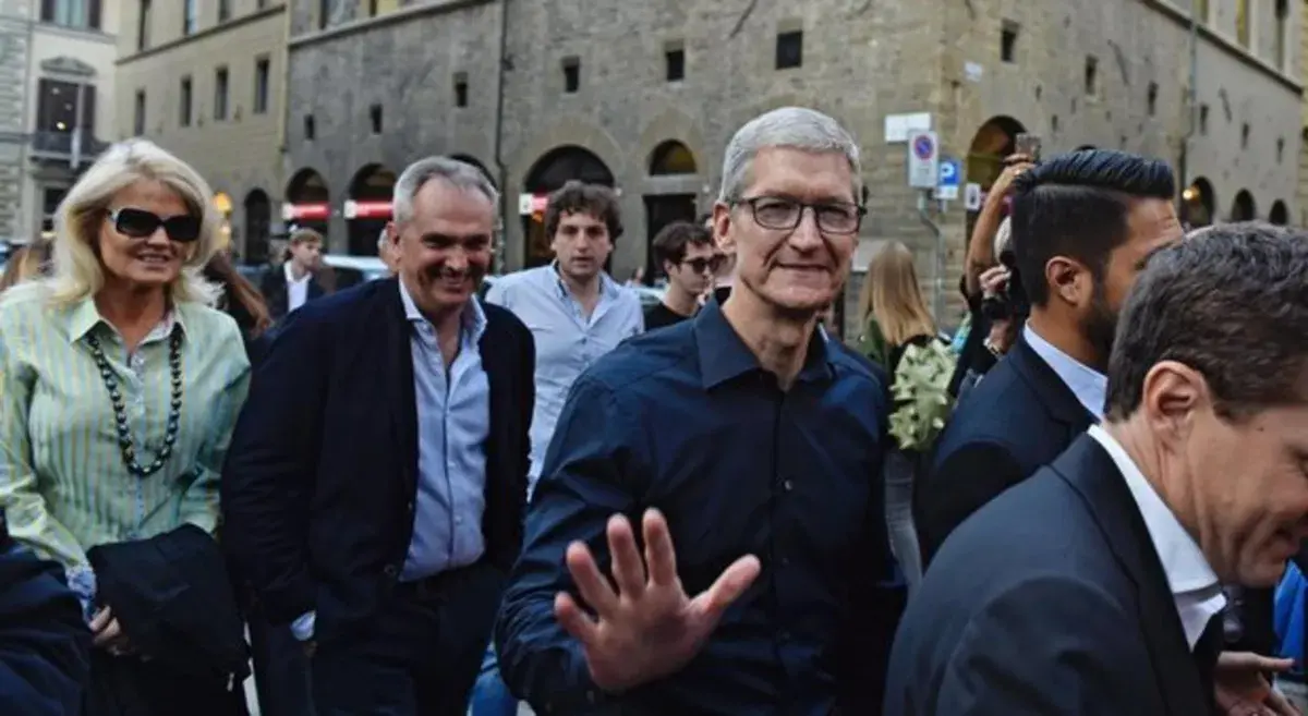 Apple AAPL Tim Cook Luca Maestri