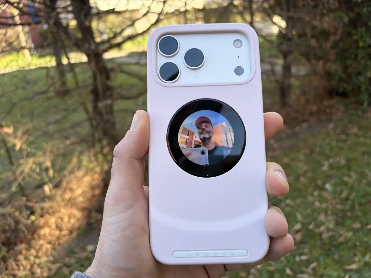 Prise en main de la Selfix&nbsp;: une coque iPhone avec &eacute;cran arri&egrave;re