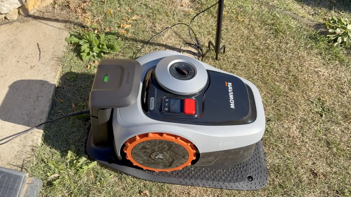 Test du robot-tondeuse Segway-Navimow i105 à 649€ : le BON PLAN pour le BLACK FRIDAY !