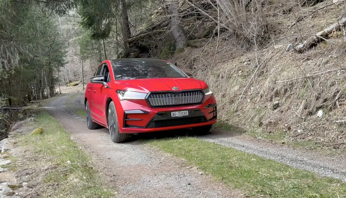 Comparatif : Skoda Enyaq Coupé RS iV ou Tesla Model Y ?