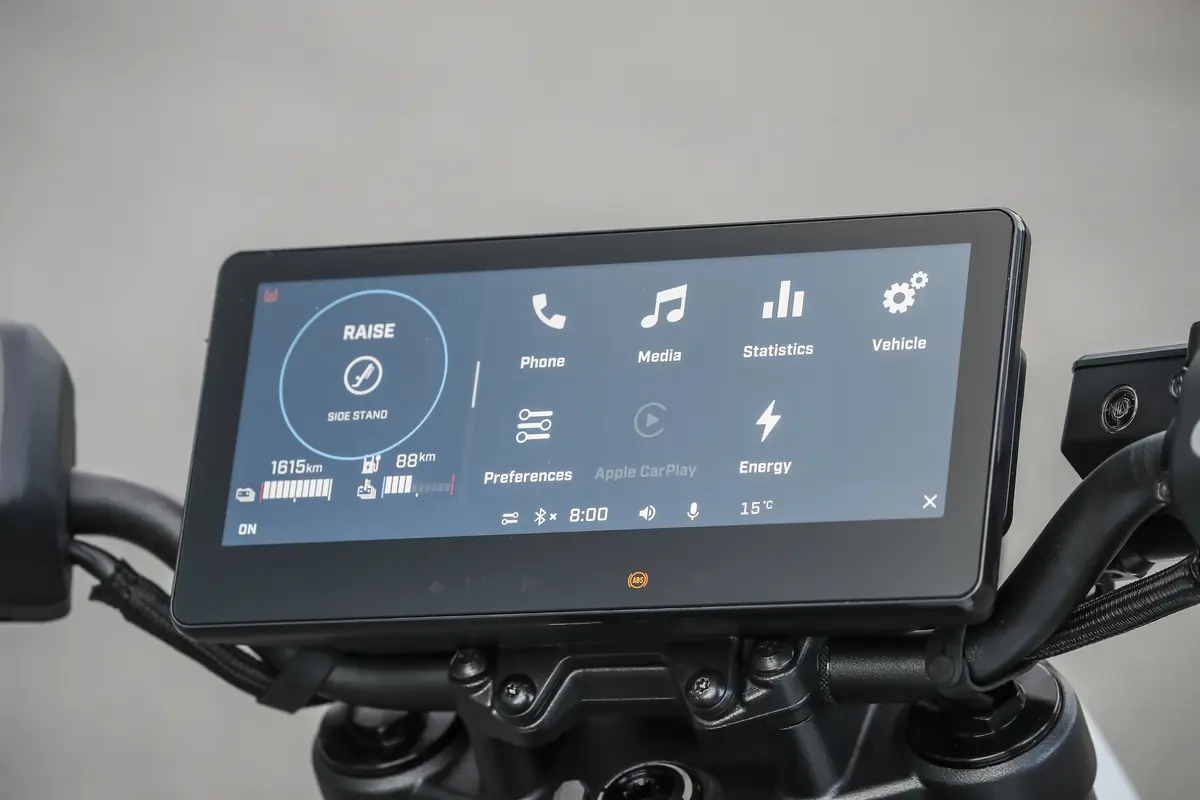 Essai de la Can-Am Pulse, la premi&egrave;re moto &eacute;lectrique &eacute;quip&eacute;e de CarPlay
