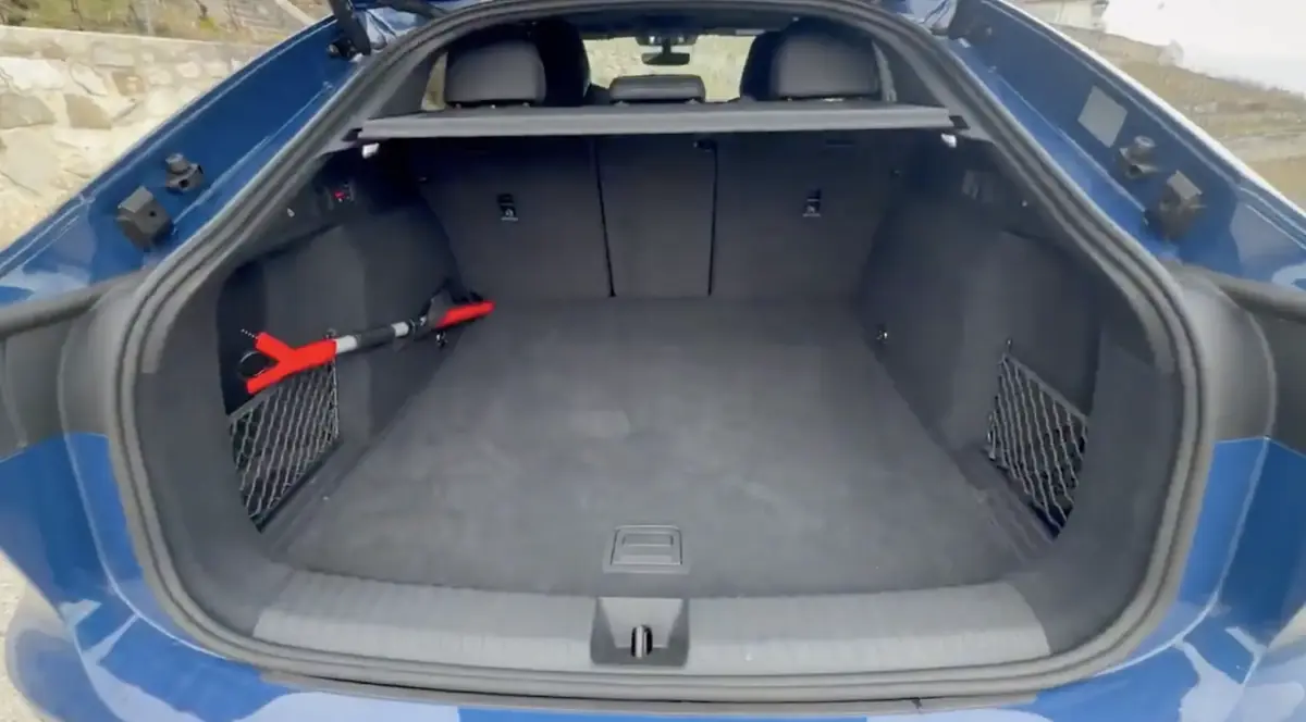 Audi SQ6 ou Model Y Performance&nbsp;? On les compare&nbsp;(en vid&eacute;o)&nbsp;!