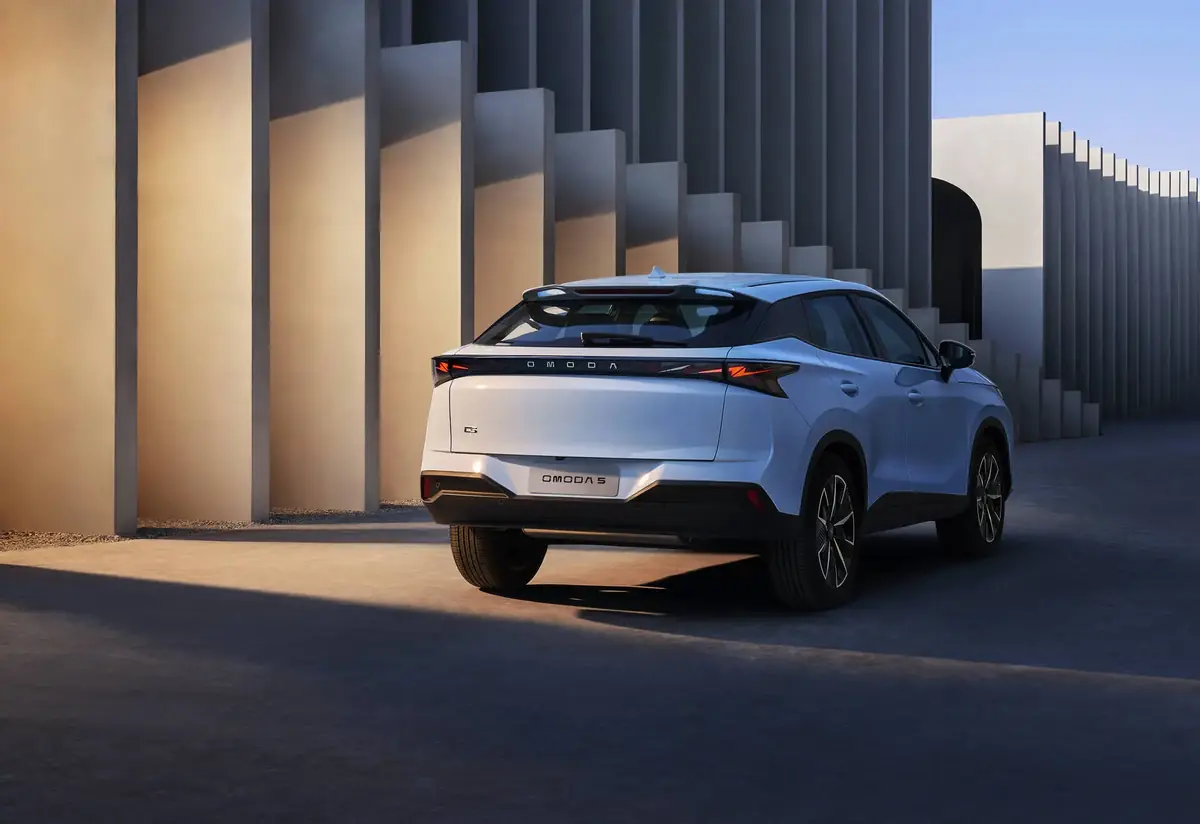OMODA 5&nbsp;: hybride 224 ch &agrave; 30 990 euros, les commandes ouvrent au Mondial de l'Auto