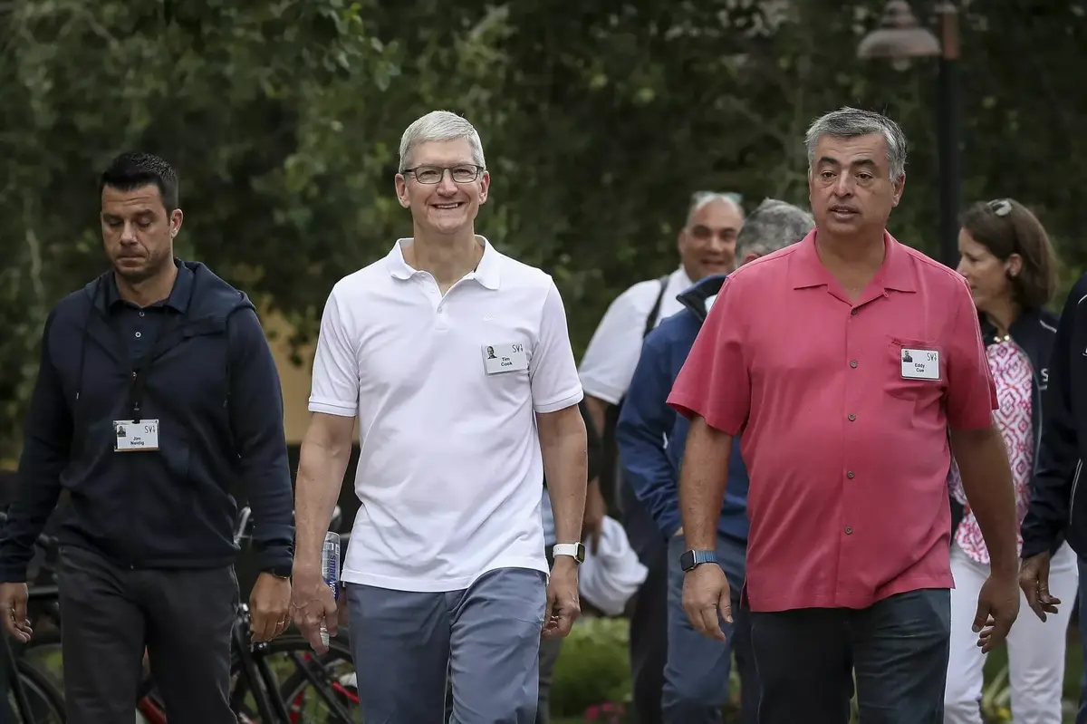 Tim Cook part en camp d'été avec Eddie Cue ! (et si Apple rachetait Netflix ?)