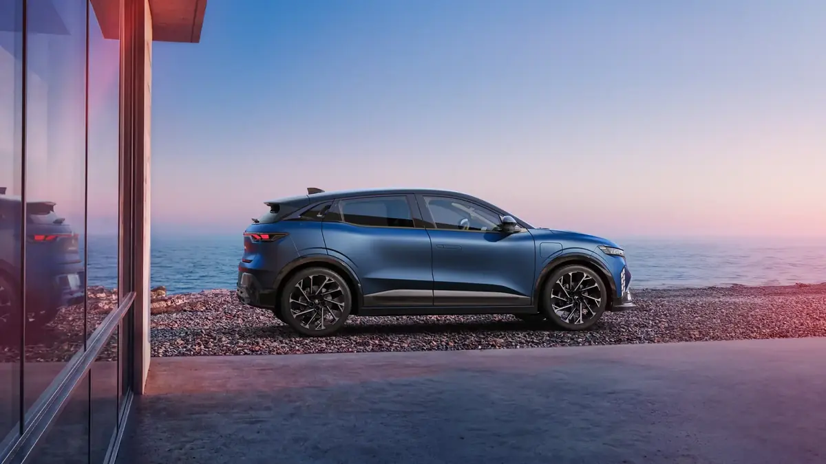 Renault restyle la M&eacute;gane E-Tech&nbsp;: batterie LFP sans cobalt, 500 km et recharge plus rapide &agrave; 165 kW