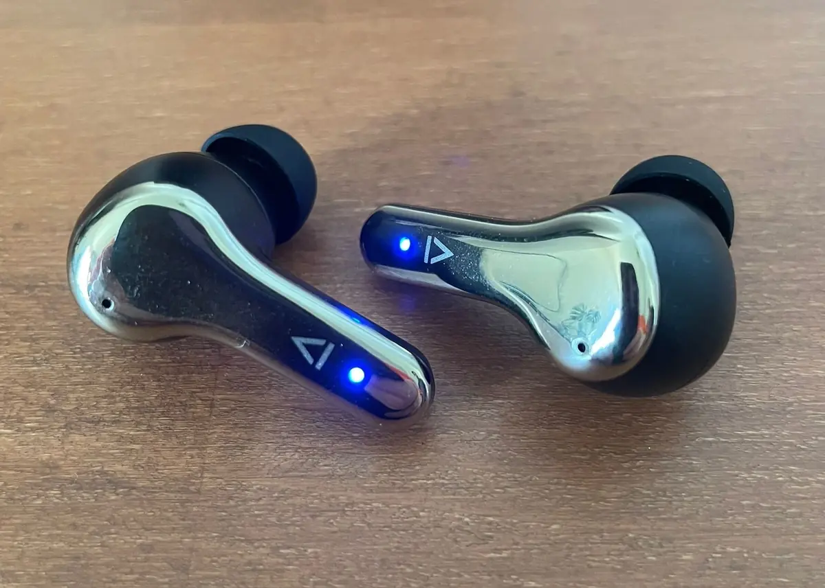 Des &eacute;couteurs qui imitent vos enceintes&nbsp;: on a pris en main les Aurvana Ace SXFI de Creative