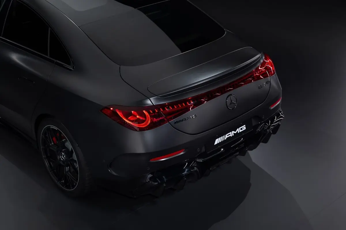 L'AMG CLA 45 passe &agrave; l'&eacute;lectrique avec 680 chevaux, et simule un moteur thermique