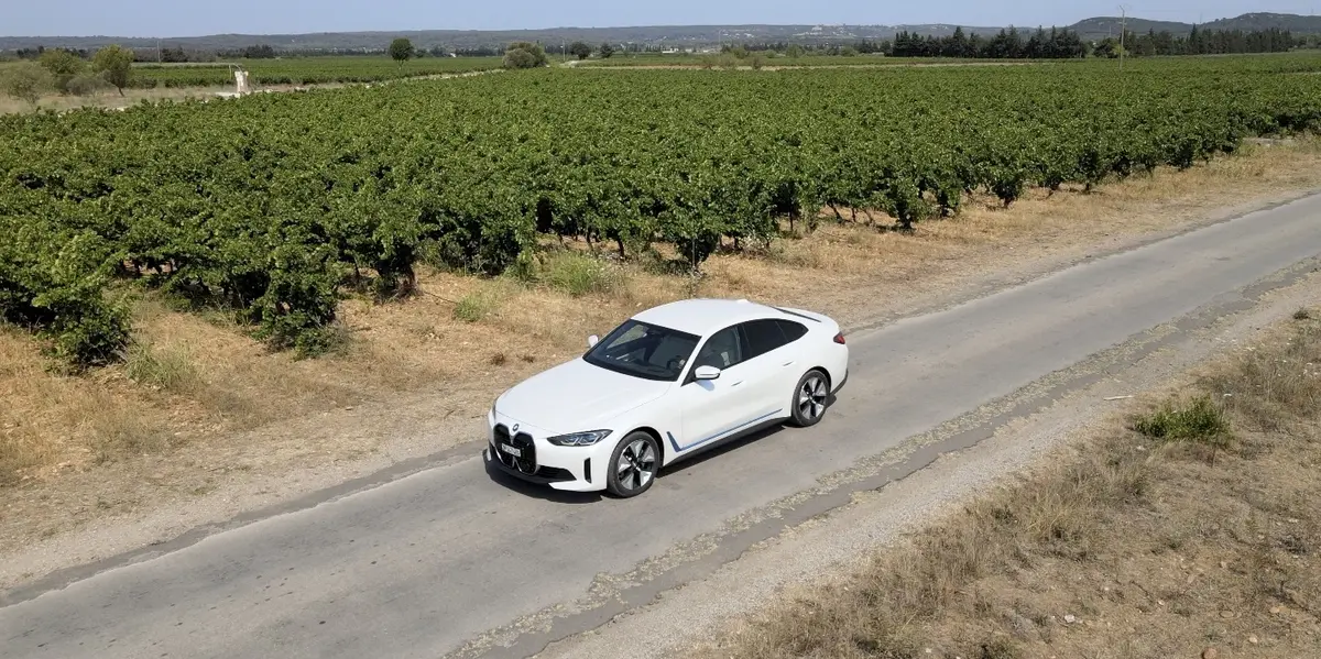 Essai BMW i4 (Partie 2) : les écrans, CarKey, l'app mobile et un intérieur léché !