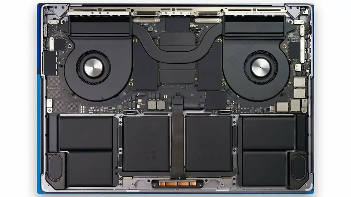 Un premier effeuillage dévoile les entrailles du MacBook Pro 16" et la puce M1 Max