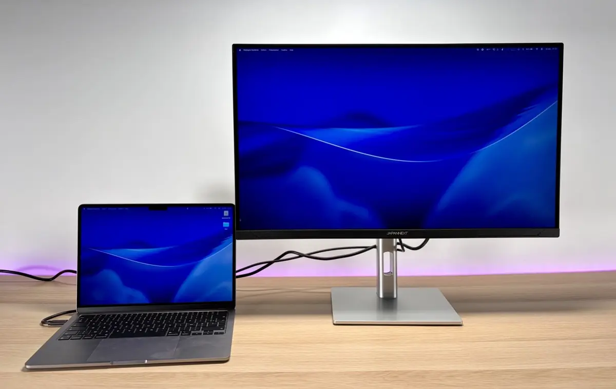 Mon MacBook Air et le 5K Japannext, luminosit&eacute; pouss&eacute;e au max sur les deux