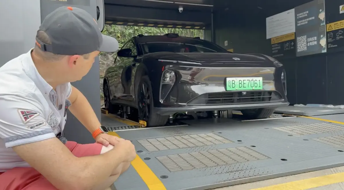 3mn pour charger sa voiture&nbsp;? J'ai test&eacute; le "Swap" de batterie en Chine&nbsp;: finalement, pas si mal&nbsp;?