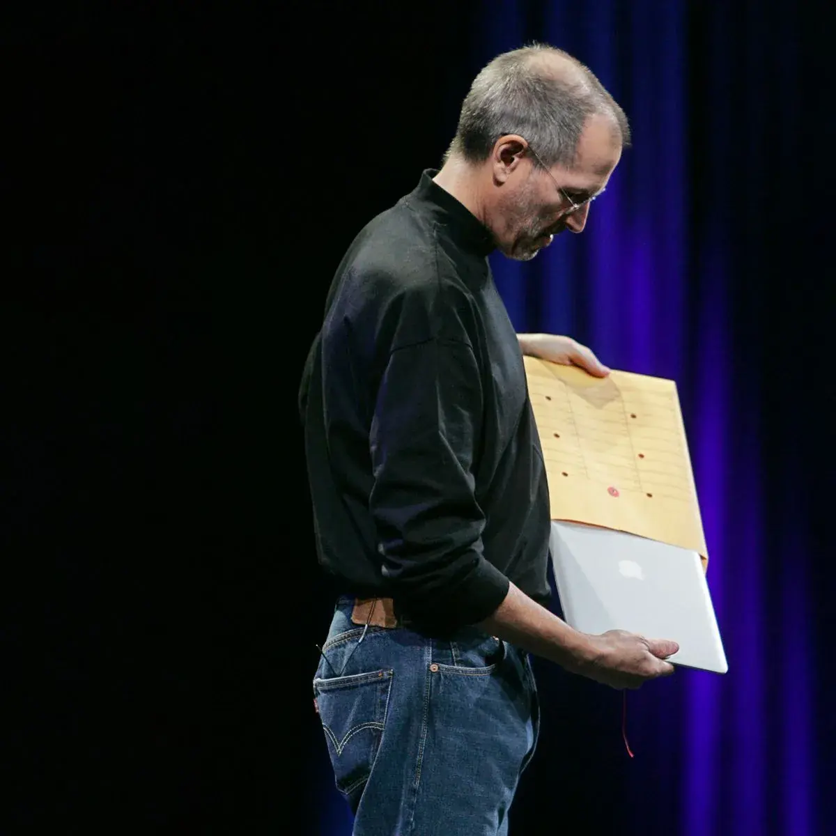 Steve Jobs et son sens de la mise en sc&egrave;ne.